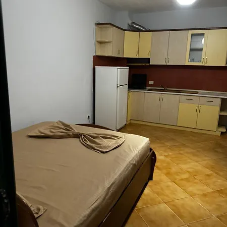 Rosaley * Golem (Tirana)