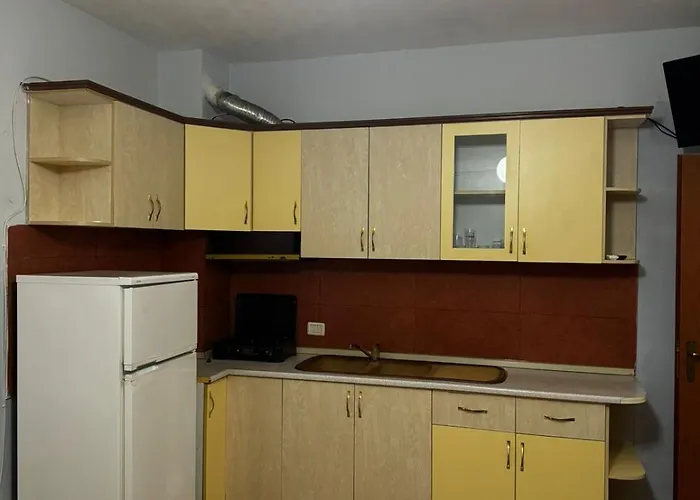 Rosaley * Golem (Tirana)